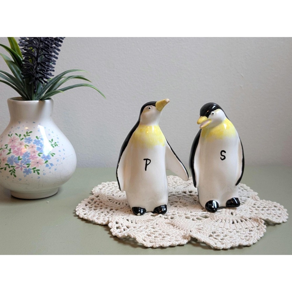 Vintage Penguin Salt and Pepper Shakers Ceramic Pair Japan Cute Bird Set